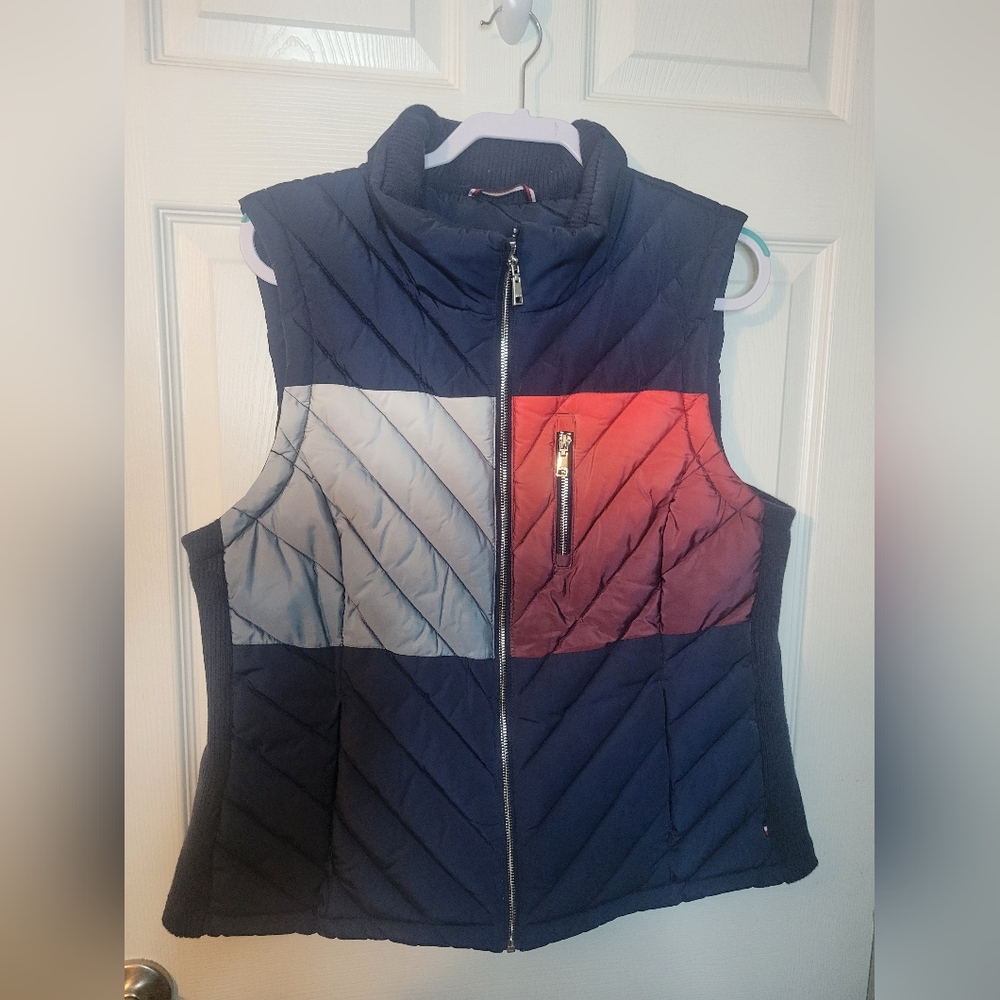 Tommy Hilfiger XL Puffer Vest Blue Red White Ombre Full Zip Sleeveless Puffer